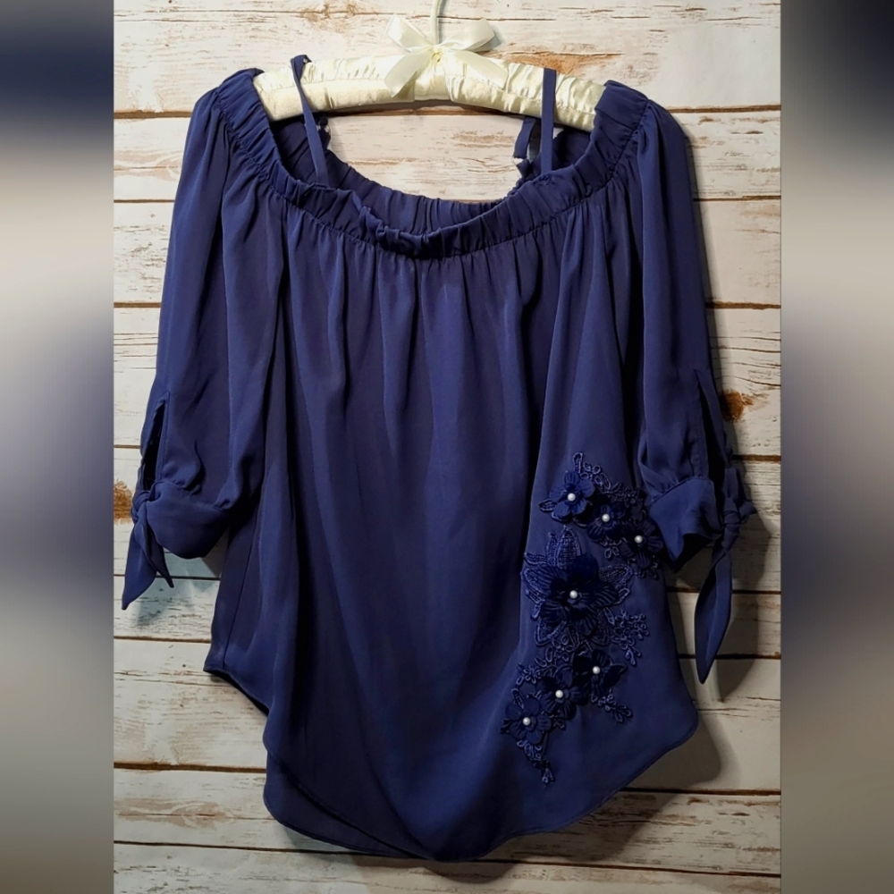 🌸A. BYER Cold shoulder woman blouse Navy size small